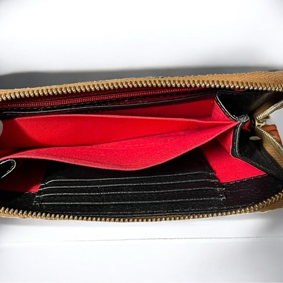 🌻Dooney & Bourke Black Pebble Grain Large Zip Around Brown Accent Leather Pull - Picture 7 of 9